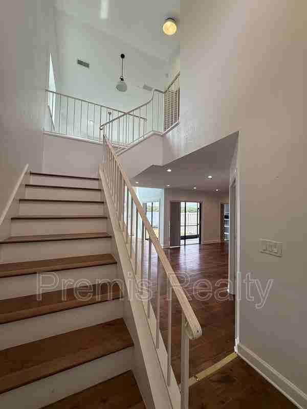 1070 Sanibel Court - Photo 4 of 49