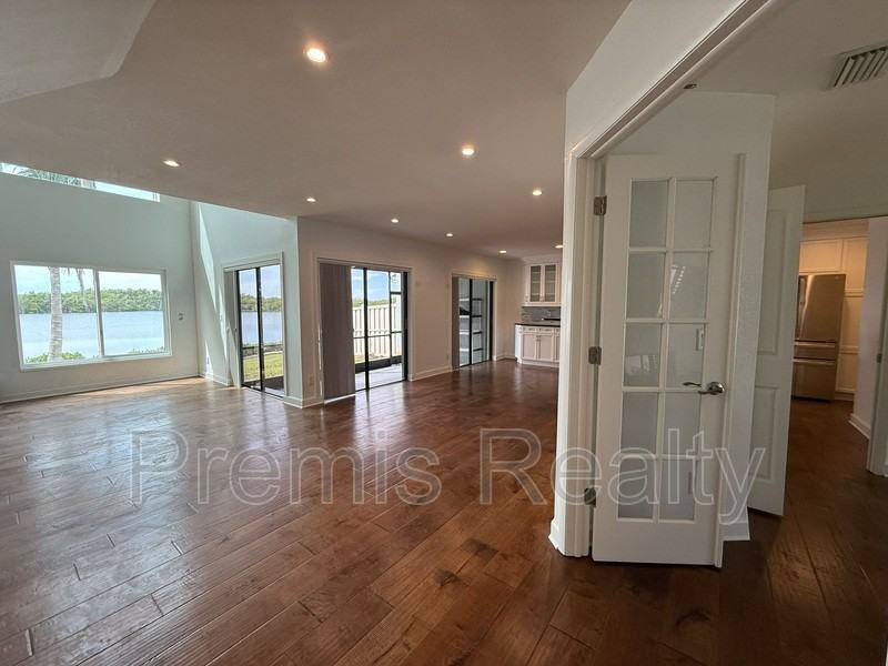 1070 Sanibel Court - Photo 5 of 49