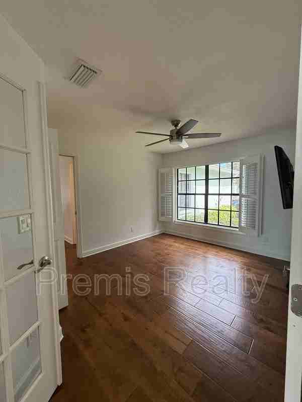 1070 Sanibel Court - Photo 6 of 49