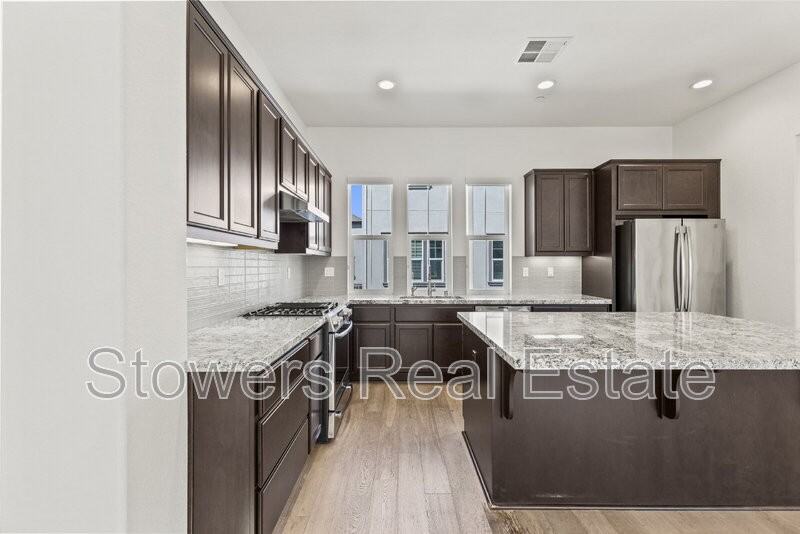 2012 Confidence Way - Photo 5 of 38