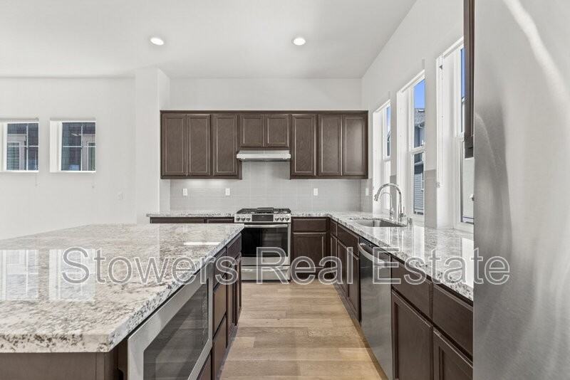 2012 Confidence Way - Photo 7 of 38