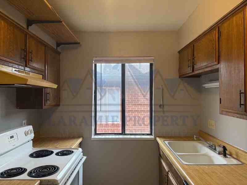 714 Downey St #8 - Photo 7 of 21