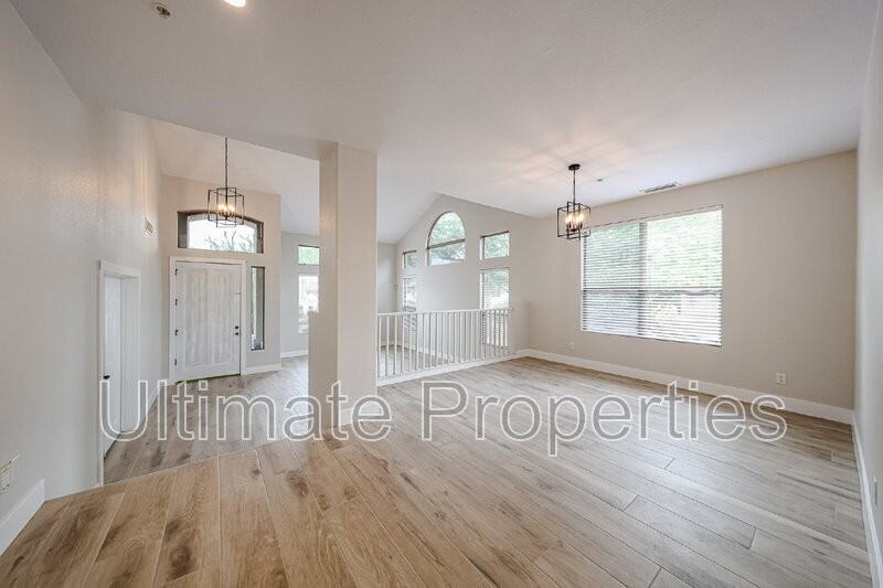 6033 East Smokehouse Trail - Photo 3 of 23