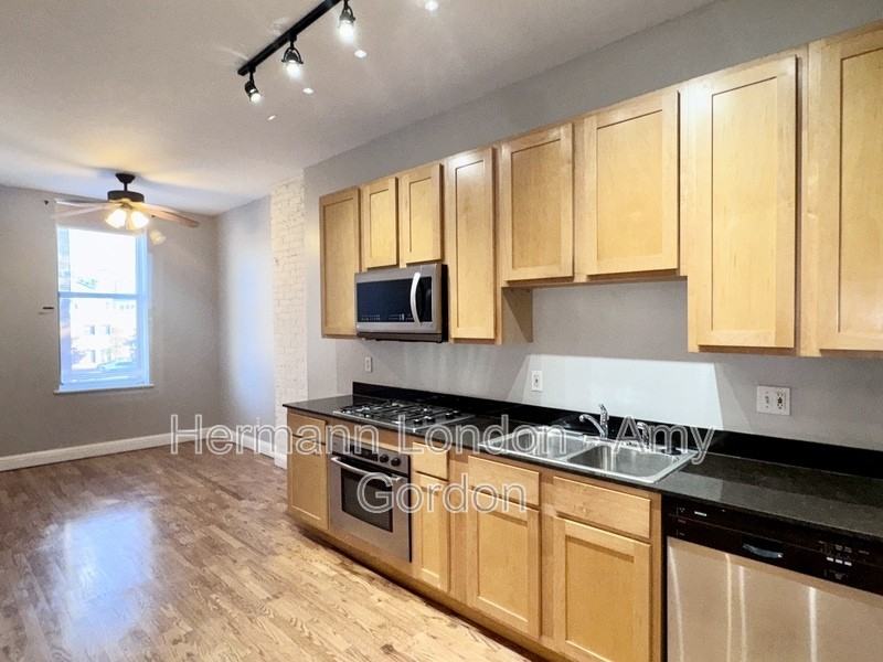 1714 S Tucker Blvd #B - Photo 3 of 17