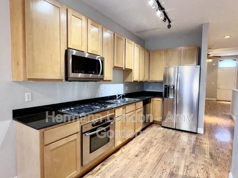 1714 S Tucker Blvd #B - Photo 2 of 17