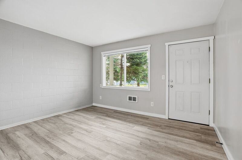 547 E Fairview Ave - Photo 3 of 14