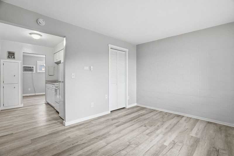 547 E Fairview Ave - Photo 5 of 14