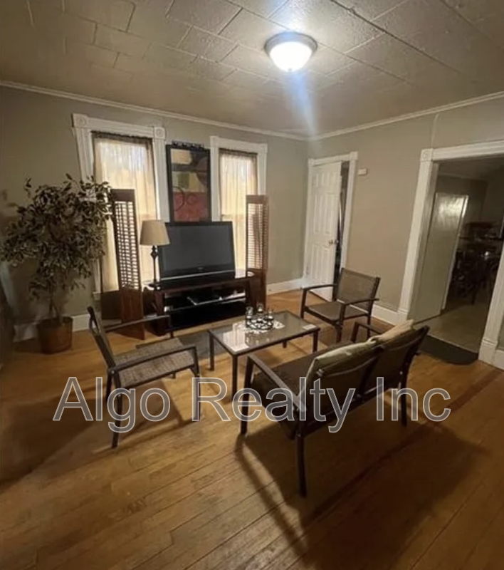 825 Sylvan St - Photo 2 of 3