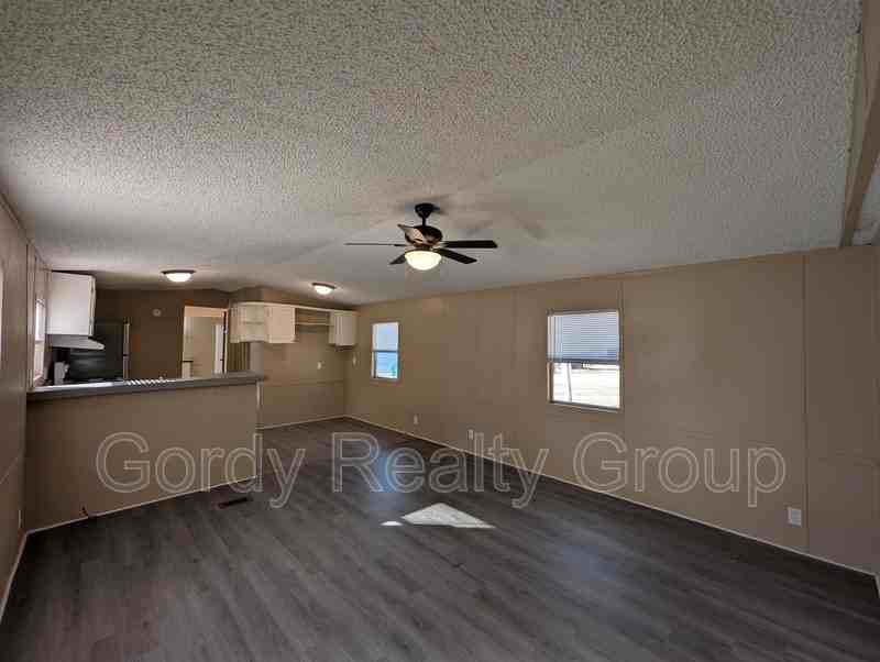 3020 Camp Rd - Photo 2 of 8