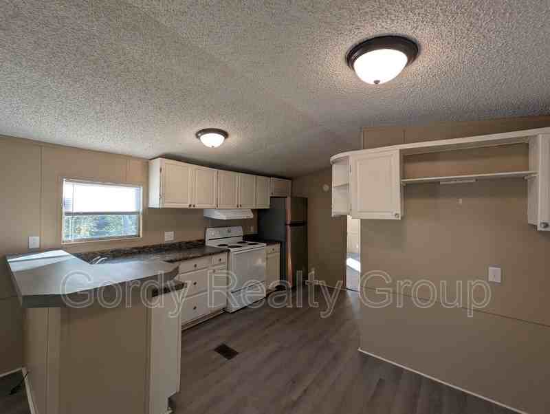 3020 Camp Rd - Photo 3 of 8