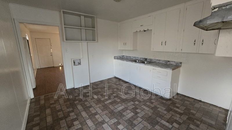 1113 Nw 21st Ave - Photo 2 of 8