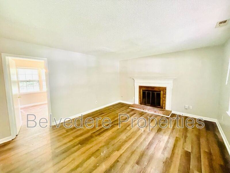 4612 Cabot Dr - Photo 3 of 18