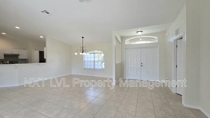 342 Ne 17th St - Photo 3 of 32