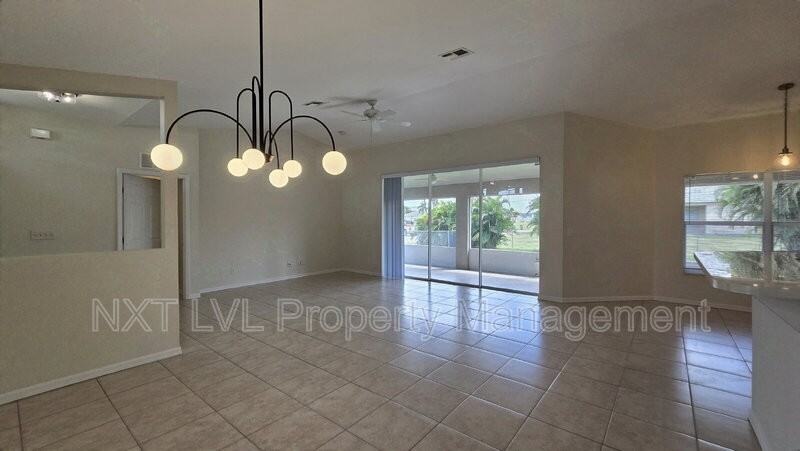 342 Ne 17th St - Photo 6 of 32