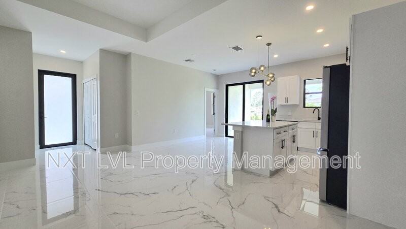 702 Hightower Ave S - Photo 4 of 15