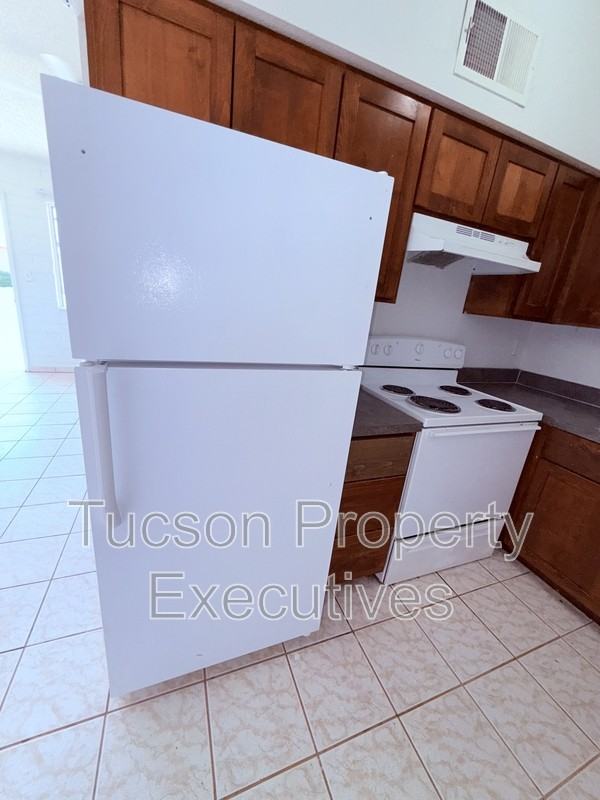 5752 S Park Ave - Photo 3 of 17