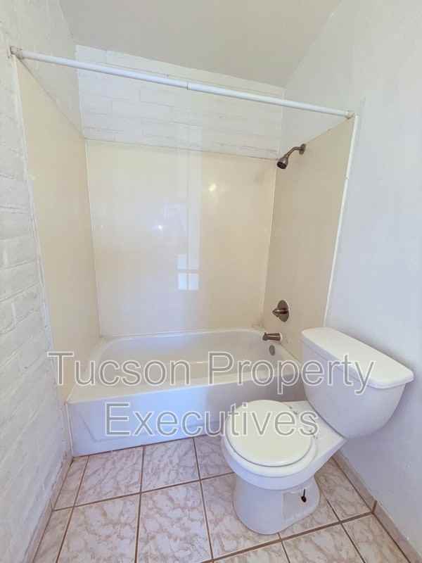 5752 S Park Ave - Photo 6 of 17