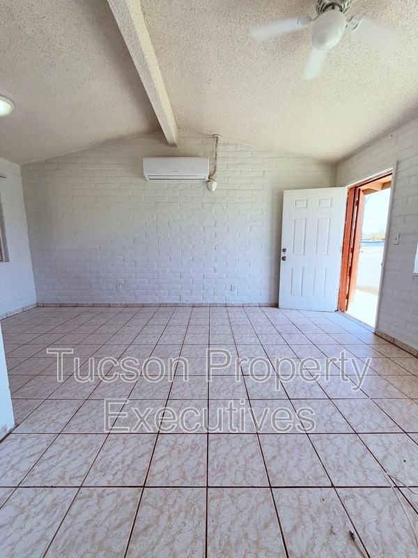 5752 S Park Ave - Photo 7 of 17