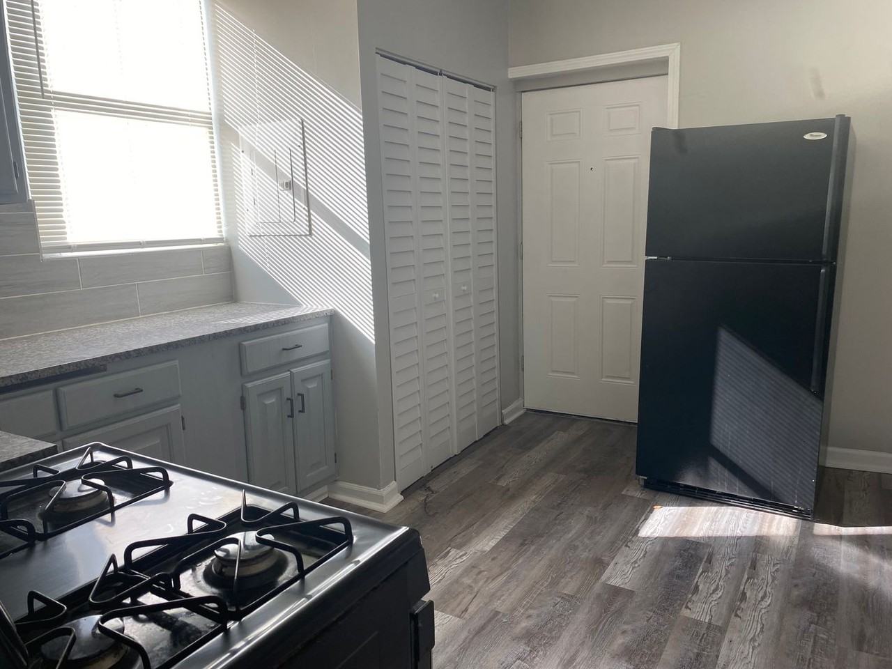 7614 S. Maryland - Photo 4 of 19