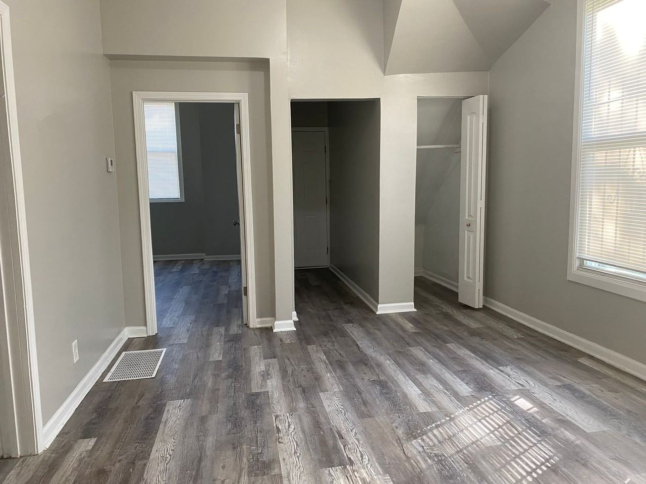 7614 S. Maryland - Photo 6 of 19