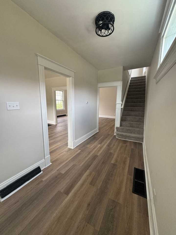 714 Clinton Ave - Photo 2 of 13