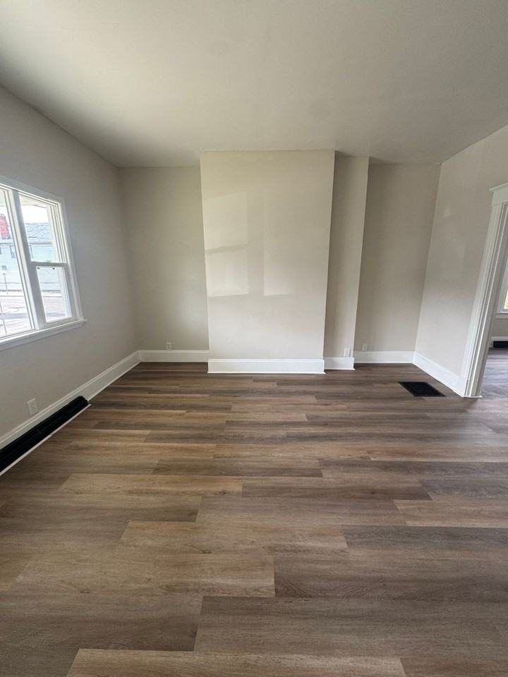 714 Clinton Ave - Photo 3 of 13