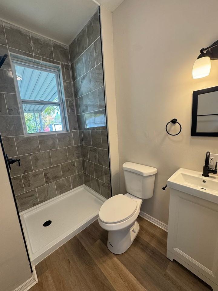 714 Clinton Ave - Photo 6 of 13