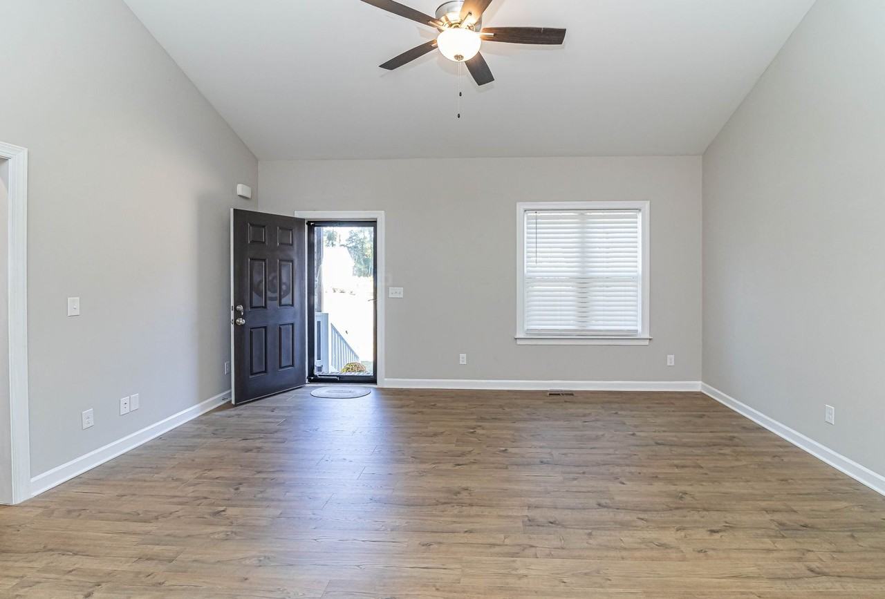 109 Hawk Pl - Photo 4 of 31