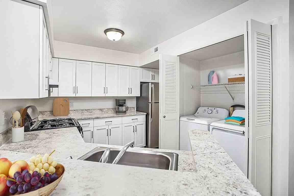 Brentwood Park Apartments - Photo 3 of 39