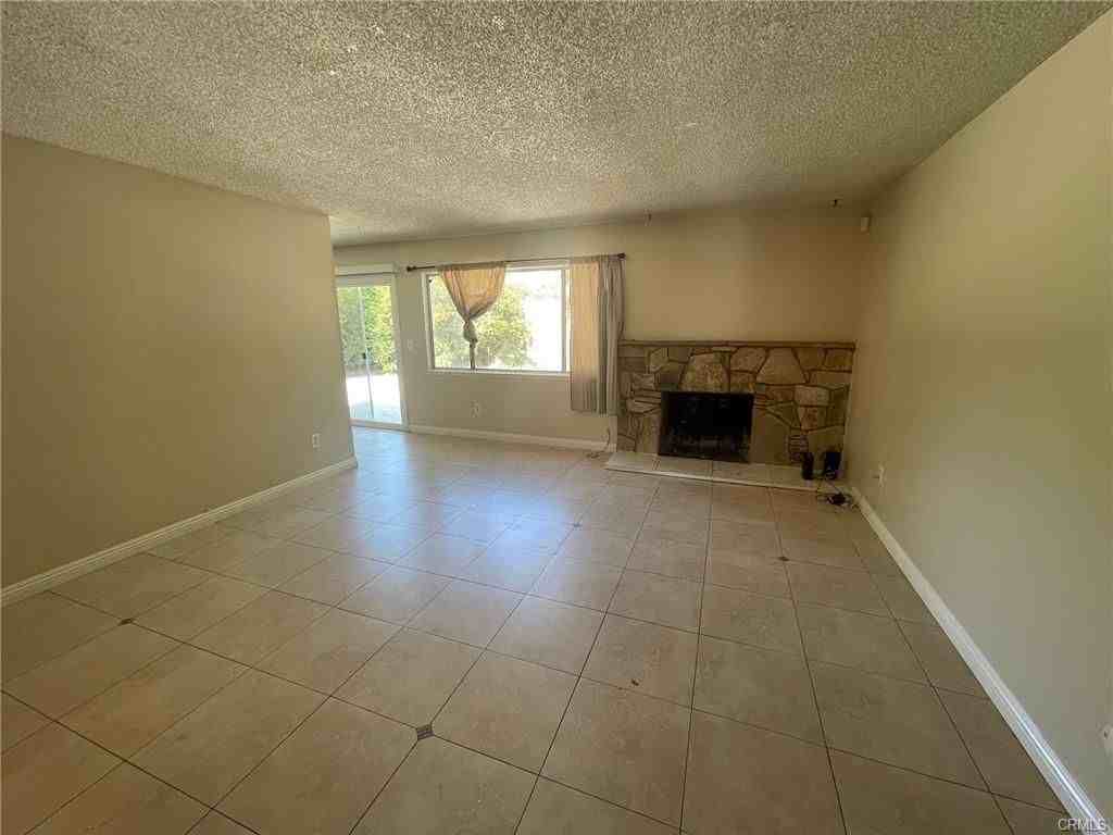 455 Glenhill Dr - Photo 2 of 12