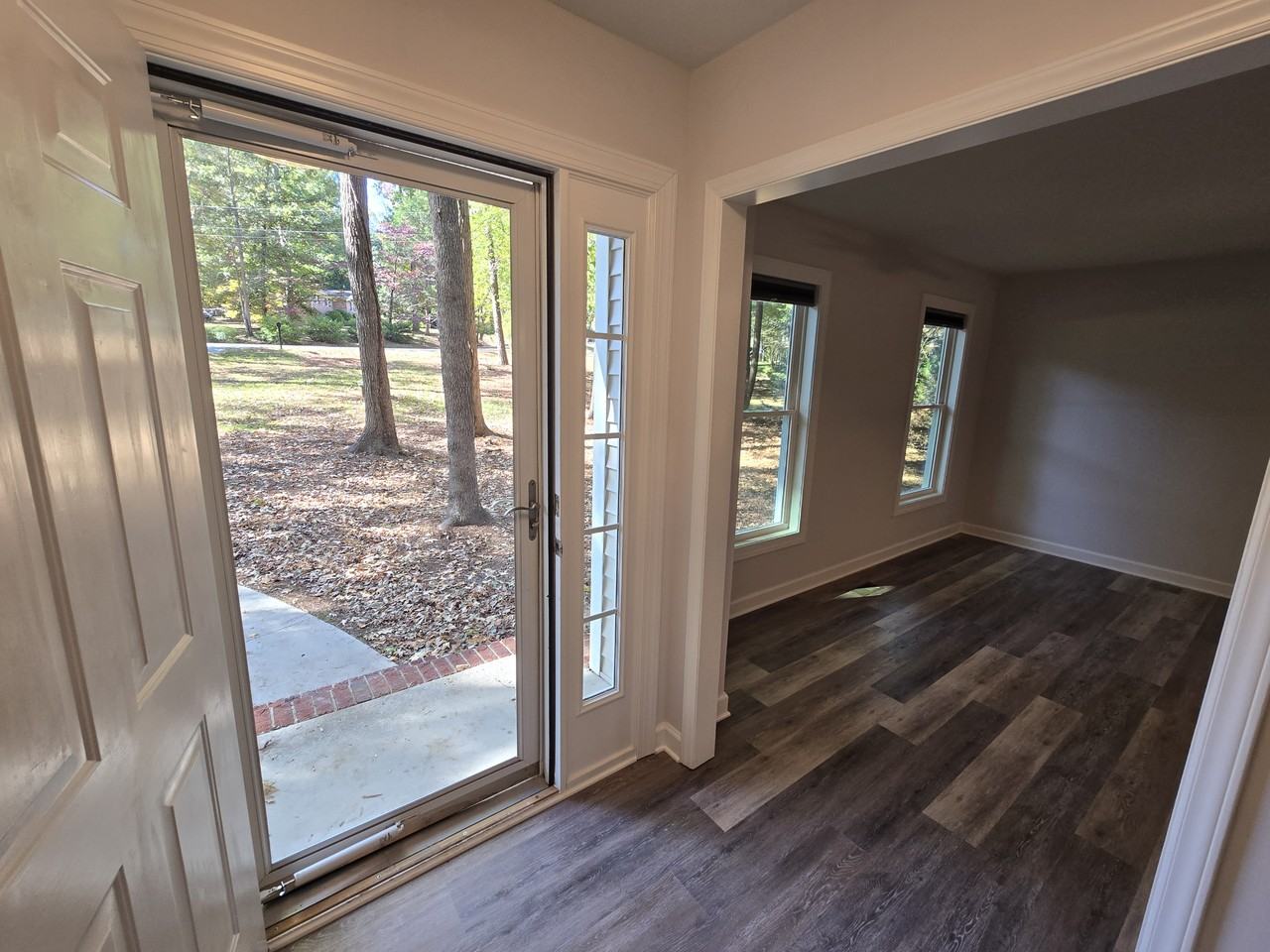 138 Landsbury Dr - Photo 2 of 36