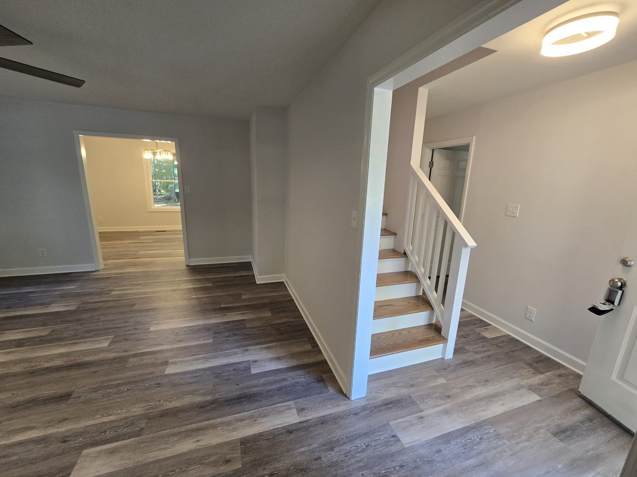 138 Landsbury Dr - Photo 3 of 36