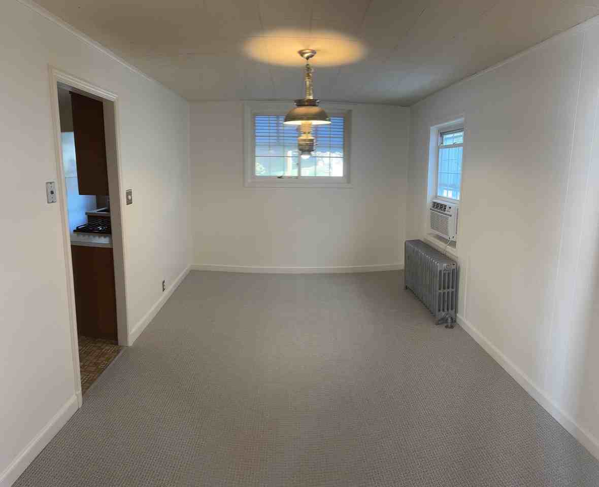 112 Hollywood Ave - Photo 5 of 22