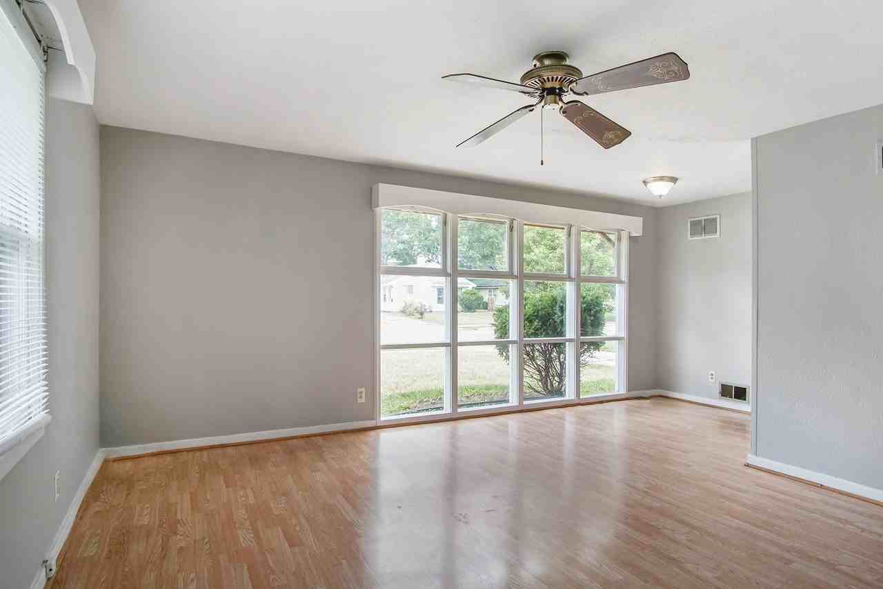 203 Ardennes Avenue - Photo 2 of 16