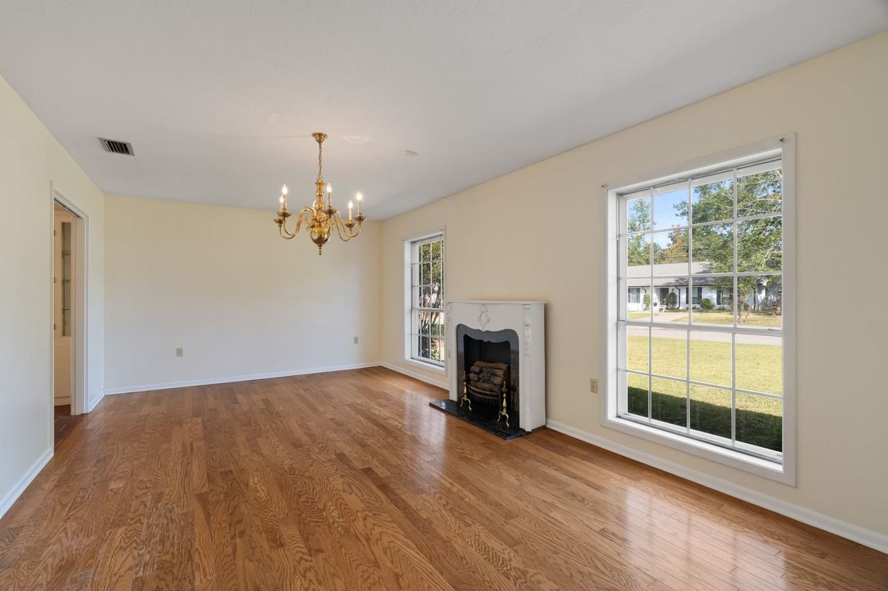 408 Mandalay Dr - Photo 3 of 18