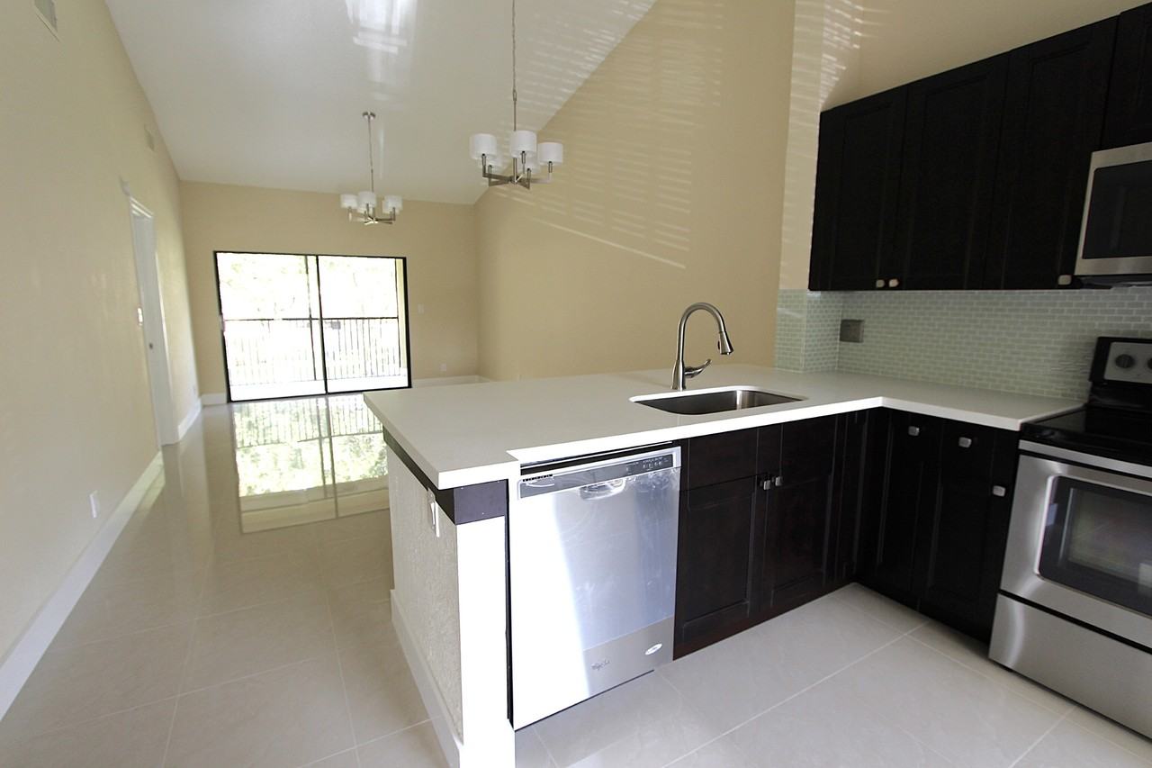2720 S Oakland Forest Dr #1208 - Photo 4 of 19