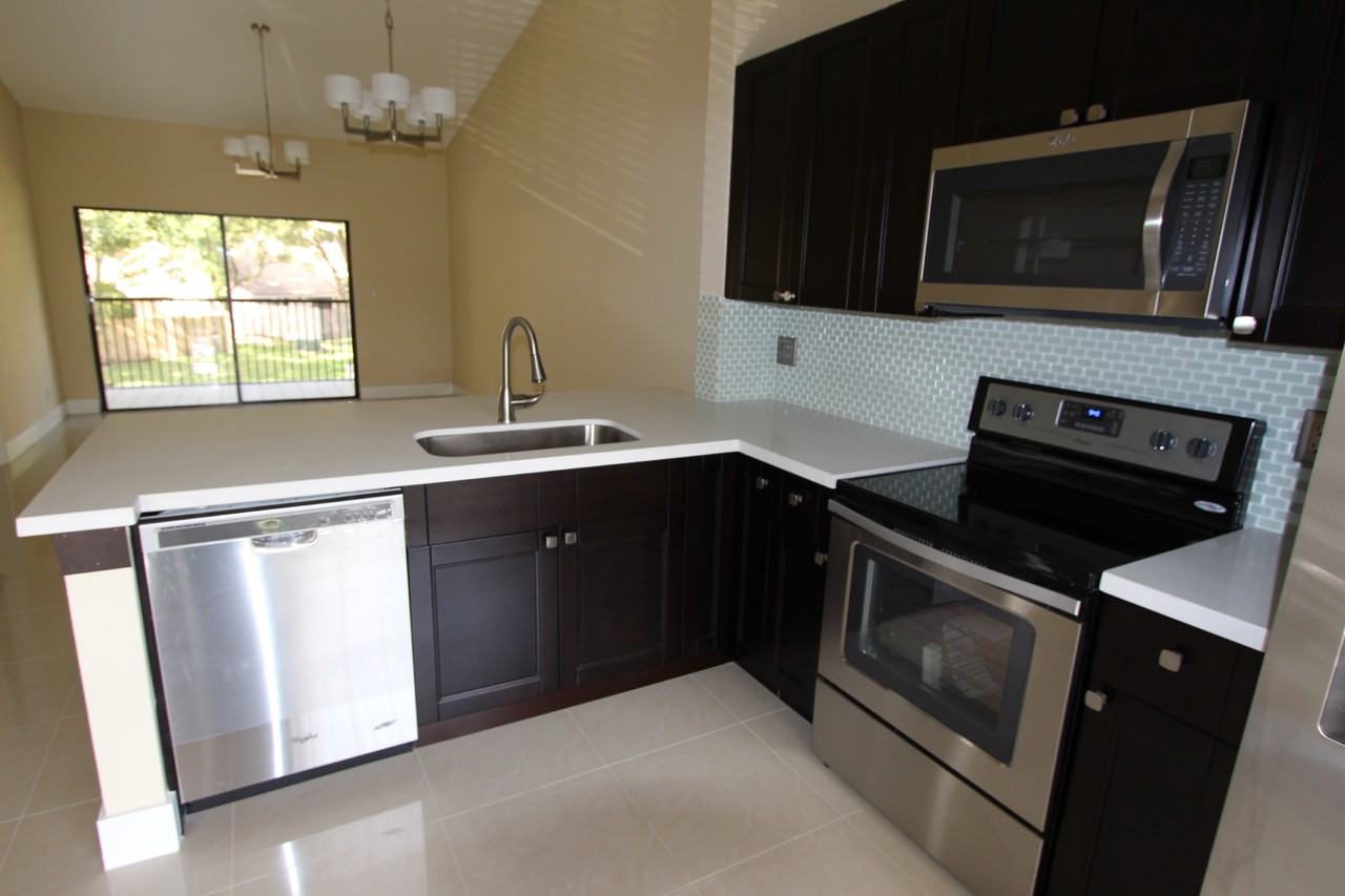 2720 S Oakland Forest Dr #1208 - Photo 5 of 19