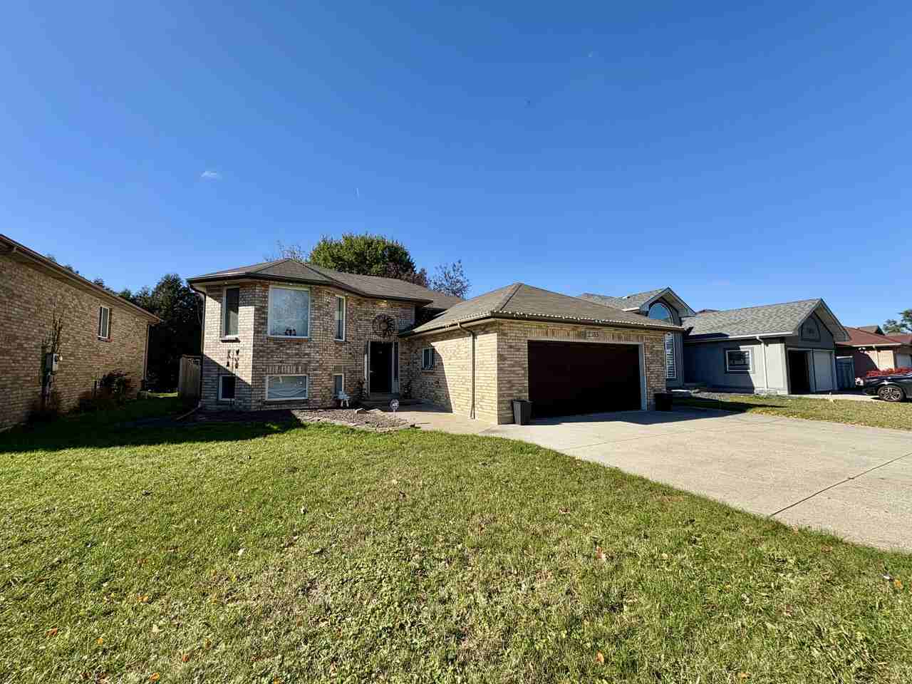 2385 St Clair Ave - Photo 2 of 50