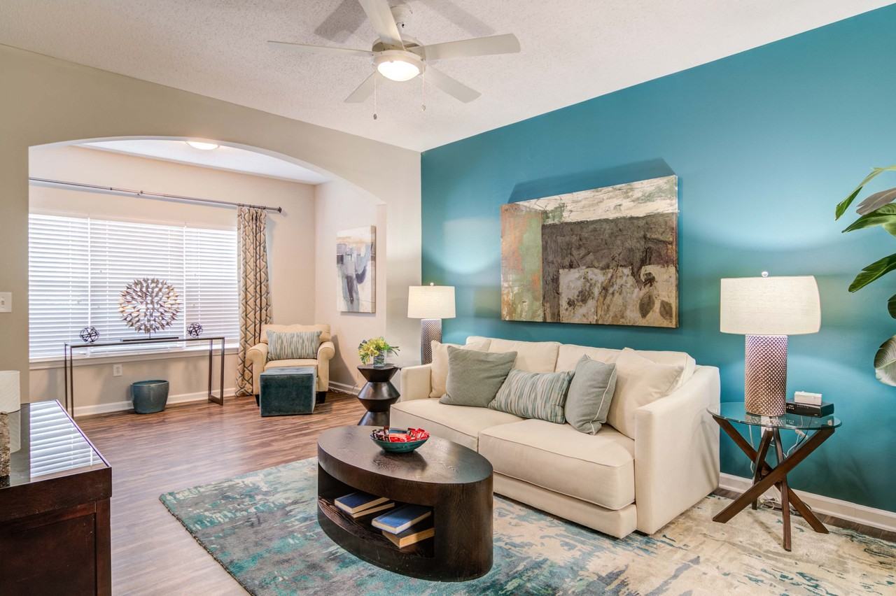 Lea Woodstock - Photo 7 of 27