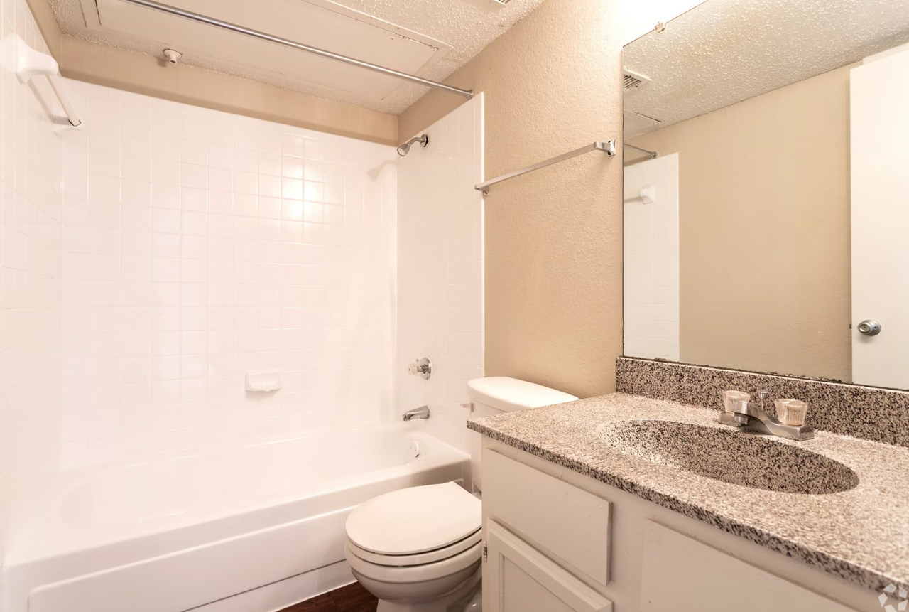 Buena Vista Apartments - Photo 3 of 5