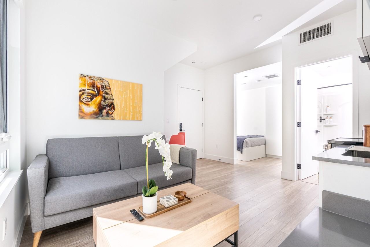 ArtHaus Yerba Buena - Photo 4 of 12