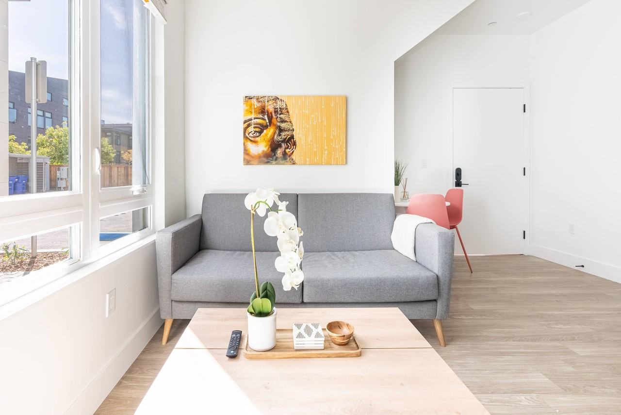 ArtHaus Yerba Buena - Photo 6 of 12