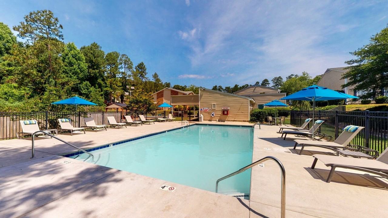 Broad on the Green - Photo 2 of 16