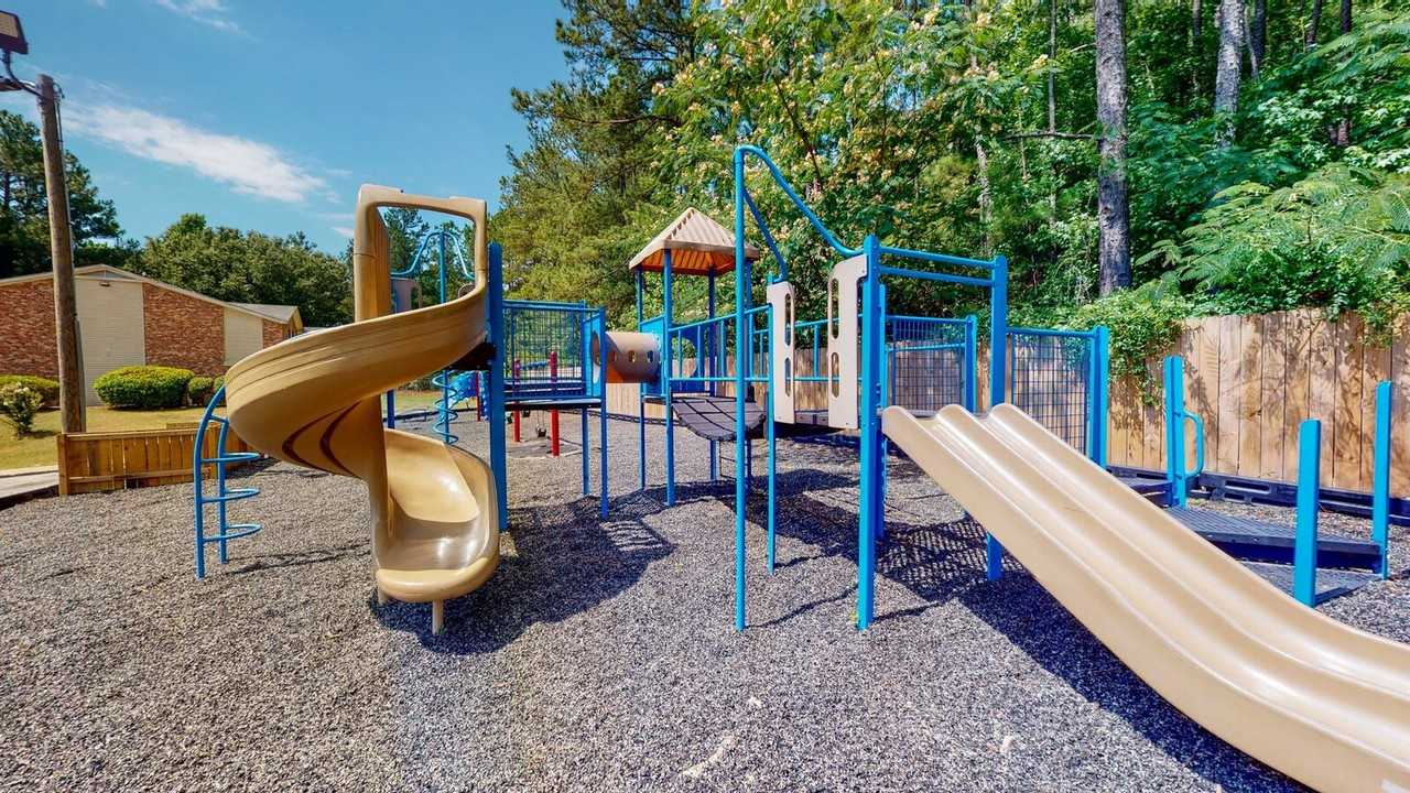 Broad on the Green - Photo 3 of 16