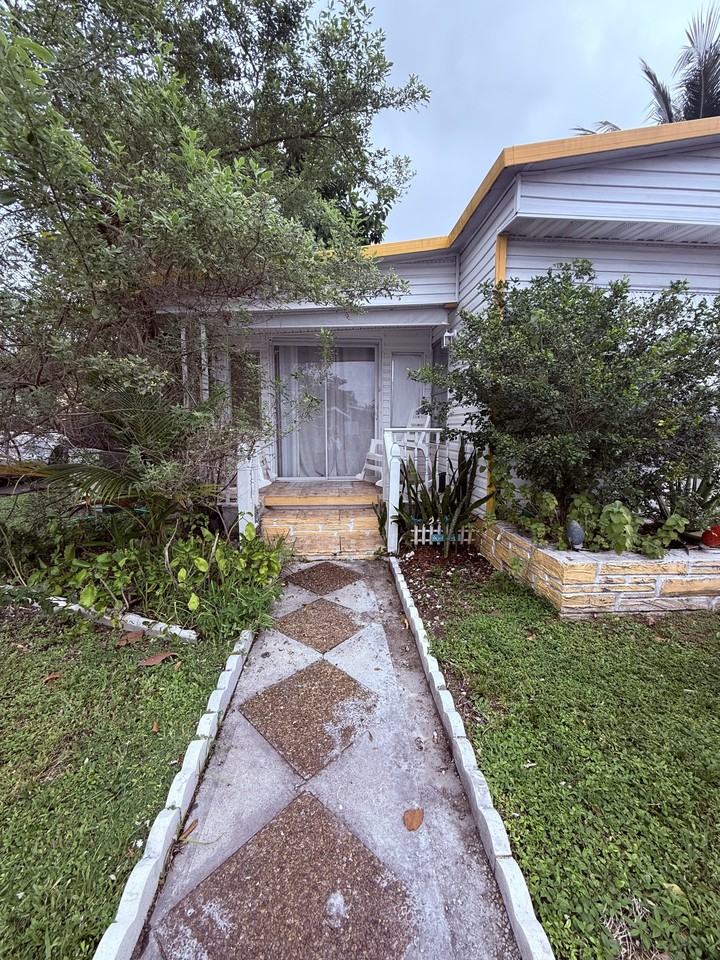 3050 Southwest 51st Avenue #1 - Photo 7 of 12