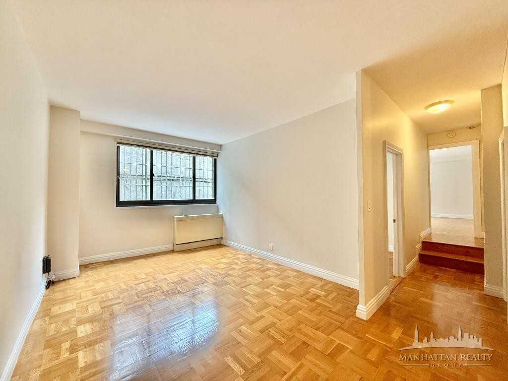 W 45th St #LBB - Photo 2 of 10