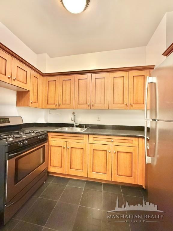 W 45th St #LBB - Photo 3 of 10