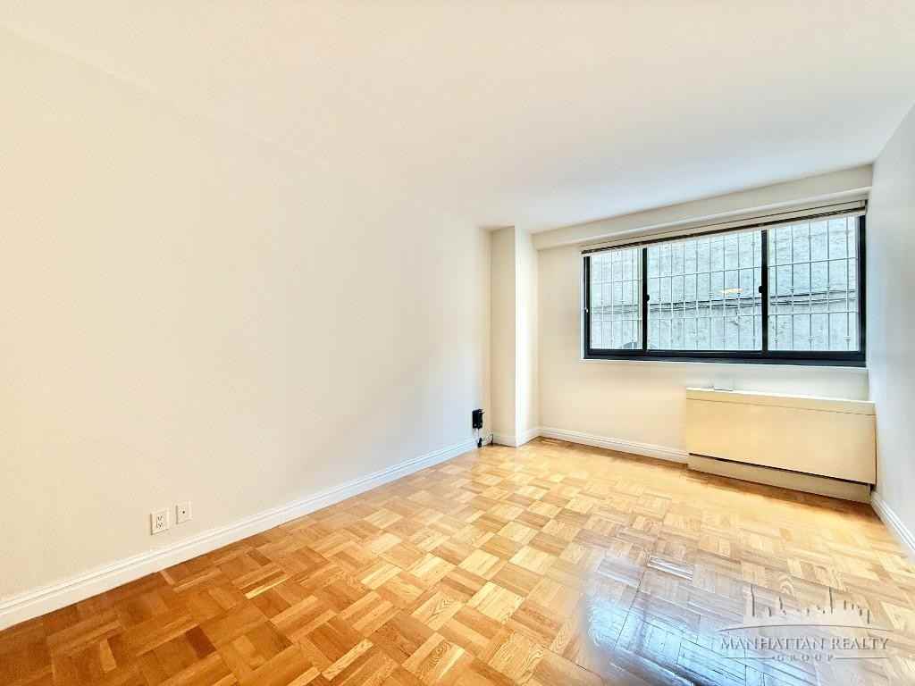 W 45th St #LBB - Photo 4 of 10