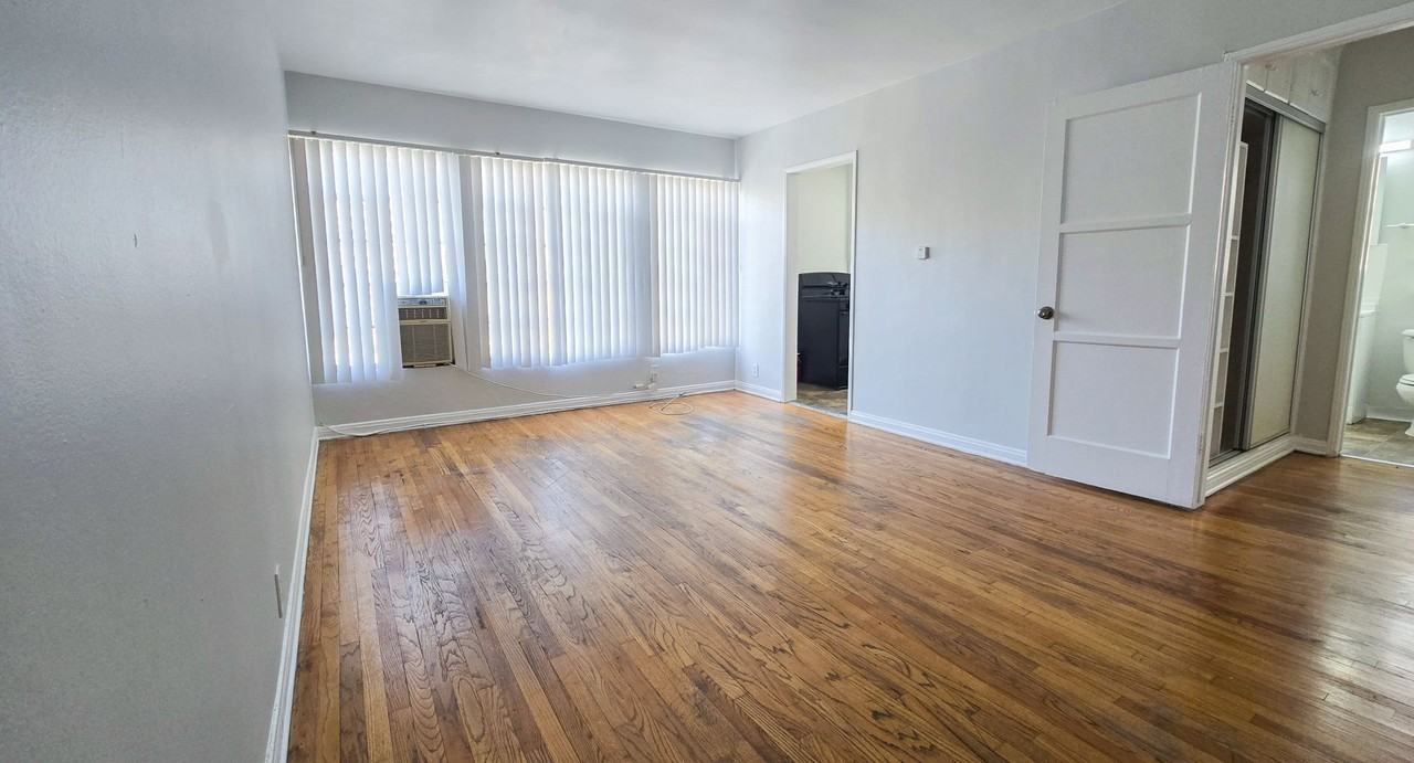 478 Landfair Ave - Photo 4 of 17