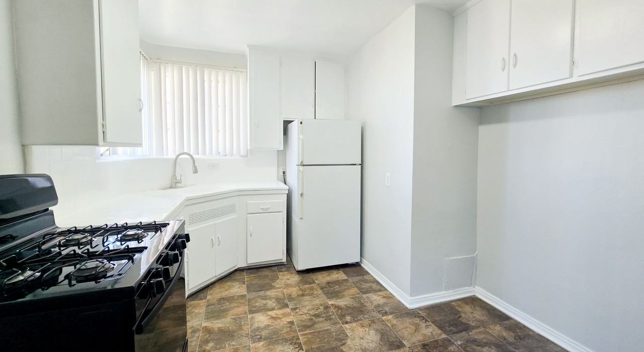 478 Landfair Ave - Photo 6 of 17